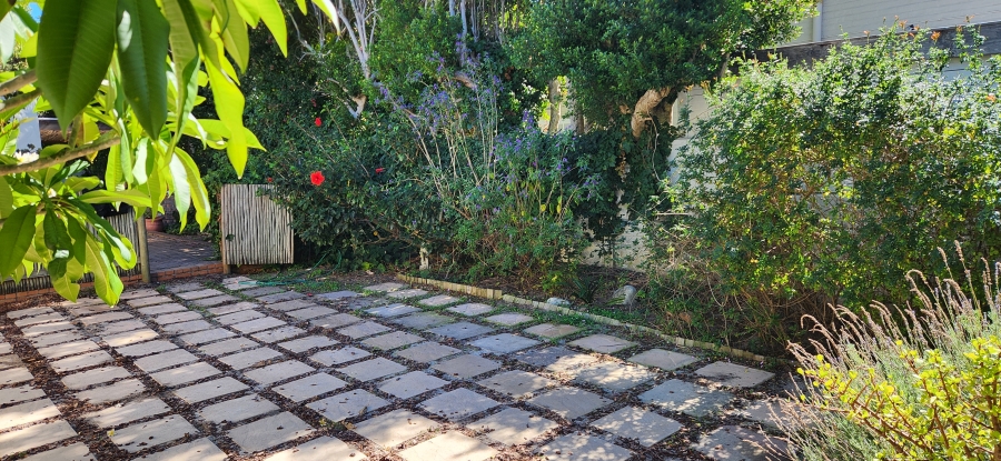 1 Bedroom Property for Sale in Kirstenhof Western Cape